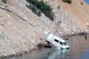 Muğla'da kamyonet denize uçtu: 2 yaralı