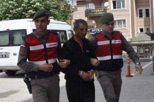 Miras yüzünden ağabeyini vurdu