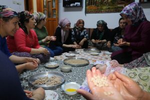 İftardan sonra kadınların 'yuvalama' mesaisi başlıyor