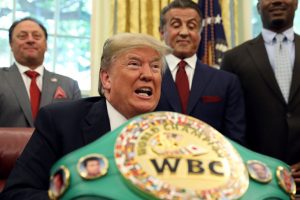Trump'tan ilk siyah boks şampiyonuna af kararı