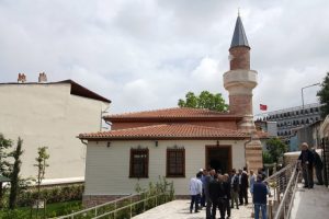 Restorasyonu tamamlanan Davutağa Camii yeniden ibadete açıldı