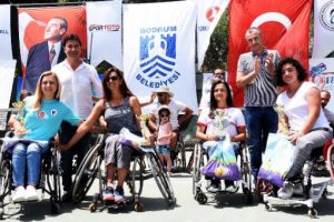 Tekerlekli sandalyede tenis heyecanı