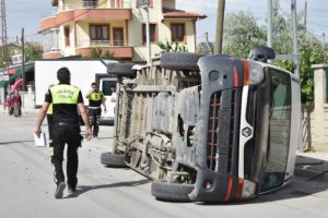 Öğrenci servisi, kamyonetle çarpıştı: 5 öğrenci...