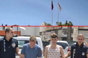 Türk bayrağını indirmeye çalışan iki kişi tutuklandı