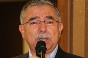 Bakan İsmet Yılmaz gözyaşlarını tutamadı