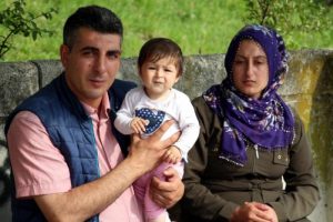 Beyninde sıvı biriken Zeynep, yardım bekliyor