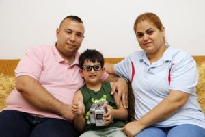 6 yılda iki gözünden 103 ameliyat oldu!