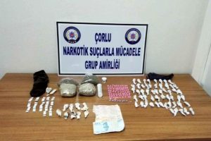 Çorabın içinden esrar ve uyuşturucu hap çıktı!