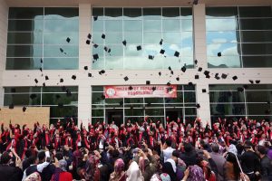 İslami İlimler Fakültesinde mezuniyet coşkusu yaşandı