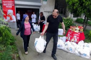 Bursa LÖSEV'den hastalara ve ailelerine ramazan yardımı