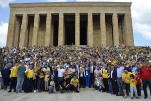 Ankaragücü kupasını Anıtkabir'e götürdü