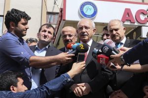 CHP Genel Başkanı Kılıçdaroğlu, Öztürk'ü hastanede ziyaret etti