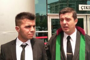Ayrılan sevgililerin 'Marley' davası ertelendi