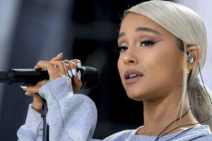 Ariana Grande acı günü boynunda taşıyacak