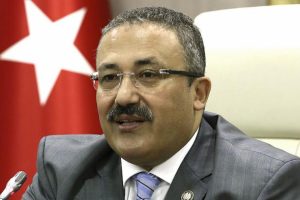 İran'da yerel halka hakaret eden akademisyene gözaltı
