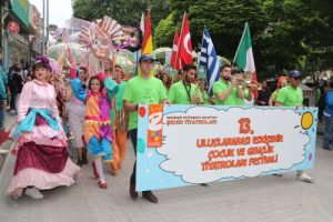 Uluslararası Çocuk ve Gençlik Tiyatroları Festivali başladı