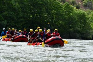 Vali ve protokol Munzur Çayı'nda rafting yaptı