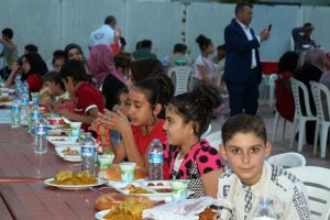 Suriyeli yetimler iftar sofrasında buluştu