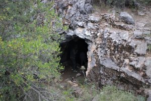 Bursa'da az sayıda kişinin bildiği mağara içine girenleri büyülüyor