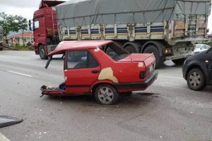 İkiye bölünen araçtan sağ çıktı