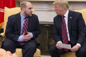 Venezuela'nın serbest bıraktığı Holt, Trump ile görüştü