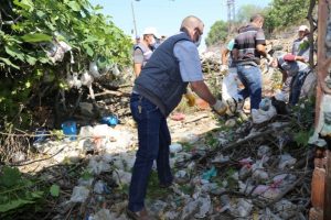 Çöp evden bir kamyon ve iki traktör dolusu çöp çıktı
