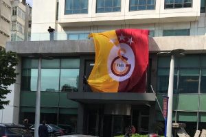 Dursun Özbek'ten 'bayrak' açıklaması