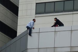Parayı alınca intihardan vazgeçti