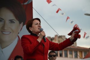 Meral Akşener: Suriyelileri geri göndereceğiz