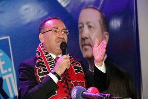 ''Büyükelçilerin gözünün içine bakarak mı...''