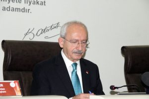 ''Siyasetçiye duyulan güven neredeyse yerlerde sürünüyor''
