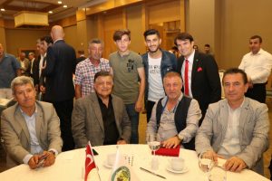 Futbolun efsaneleri iftarda bir araya geldi