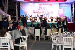 Erdoğan vatandaşlarla iftar yaptı