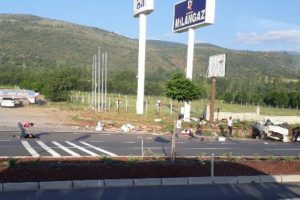 Arı kovanı yüklü kamyonet devrildi: 1 ölü, 1 yaralı