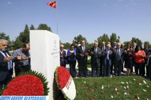Bülent Ecevit doğum gününde kabri başında anıldı