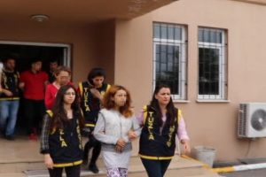 Terk edilen bebeğin ailesi, göz damlasından bulundu