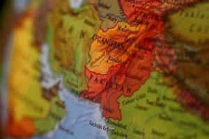 Afgan ve Pakistanlı yetkililer barış için toplandı