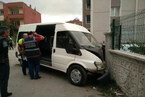 Cip ile minibüs çarpıştı: 3 yaralı