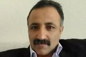 Üst geçitten düşen kamyonetin sürücüsü öldü