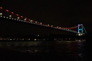 Boğaz Azerbaycan bayrağıyla aydınlandı