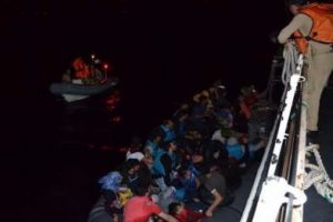 İzmir'de 48 göçmen yakalandı