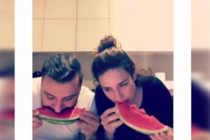 Alişan ve Buse Varol'dan karpuz yeme yarışması
