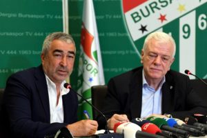 Bursaspor'da Samet Aybaba resmi sözleşmeye imza attı