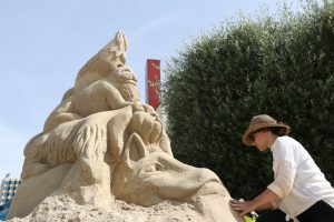 'Kum festivali'nde dev heykeller