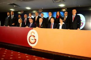 Galatasaray Başkanı Cengiz ve yönetimi mazbatalarını aldı
