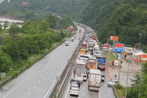 Giresun'da sahil yolu hala kapalı