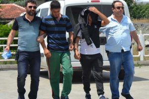 Akü hırsızları suçüstü yakalandı