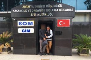 Antalya'da kaçak pırlanta operasyonu