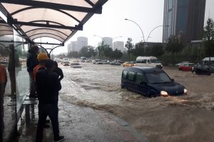 Yağmur Ankara'yı felç etti