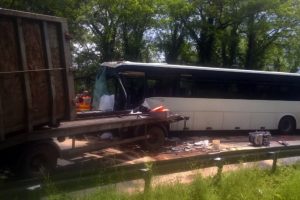 Fransa'da otobüs kazası: 17 yaralı
